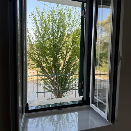 Billy's Luxury Apartamento Vlikhón