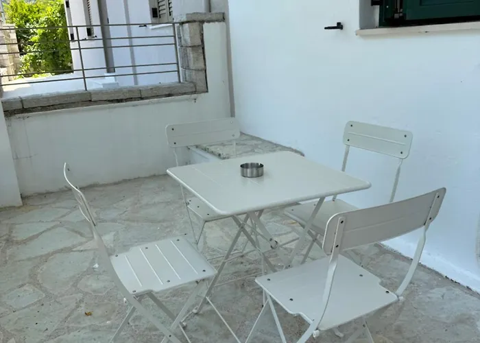 Billy's Luxury Apartment Vlikhon